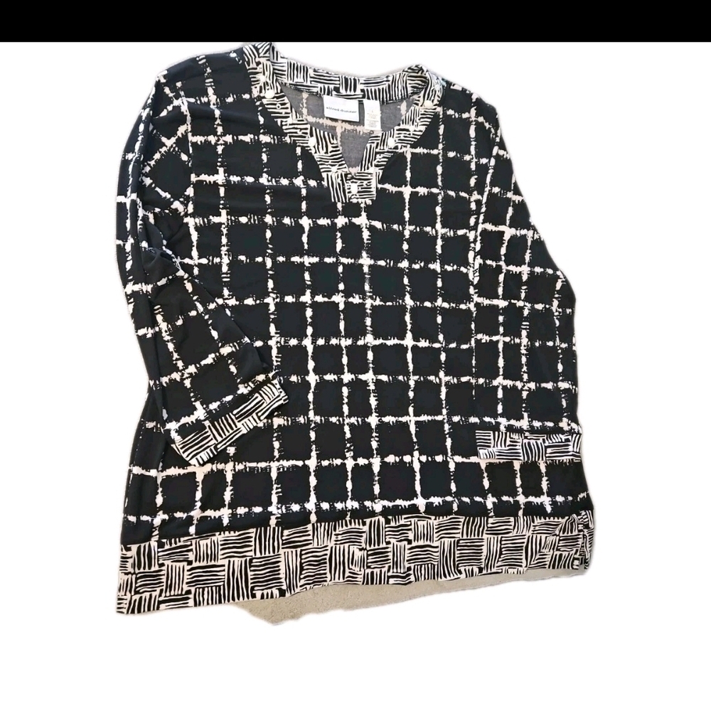 Alfred Dunner Black and White Patterned V-Neck Sweater - Picture 2 of 15